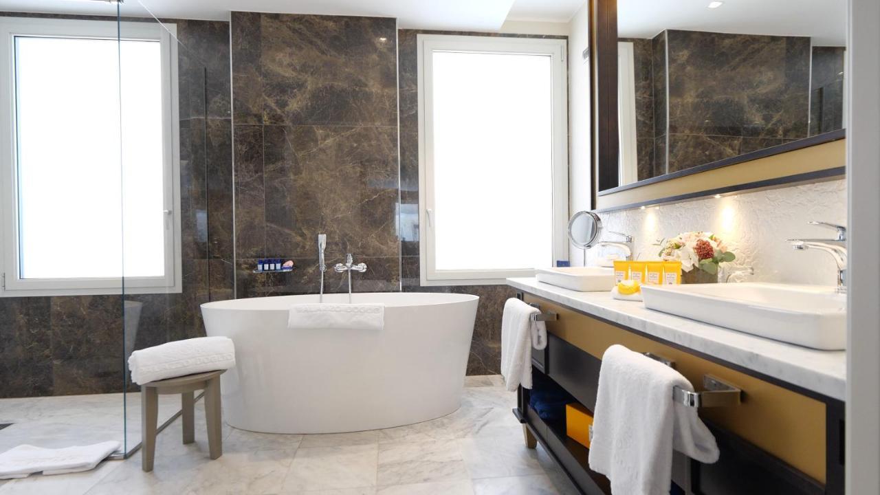 Palazzo Doglio Hotell Cagliari Exteriör bild Bathroom