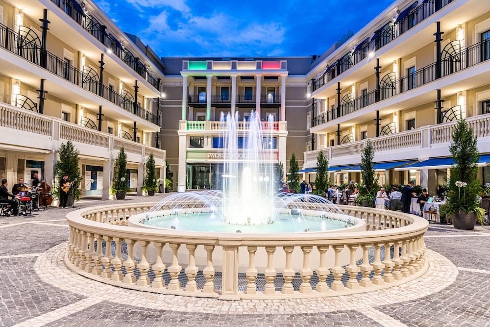 Palazzo Doglio Hotell Cagliari Exteriör bild The central fountain