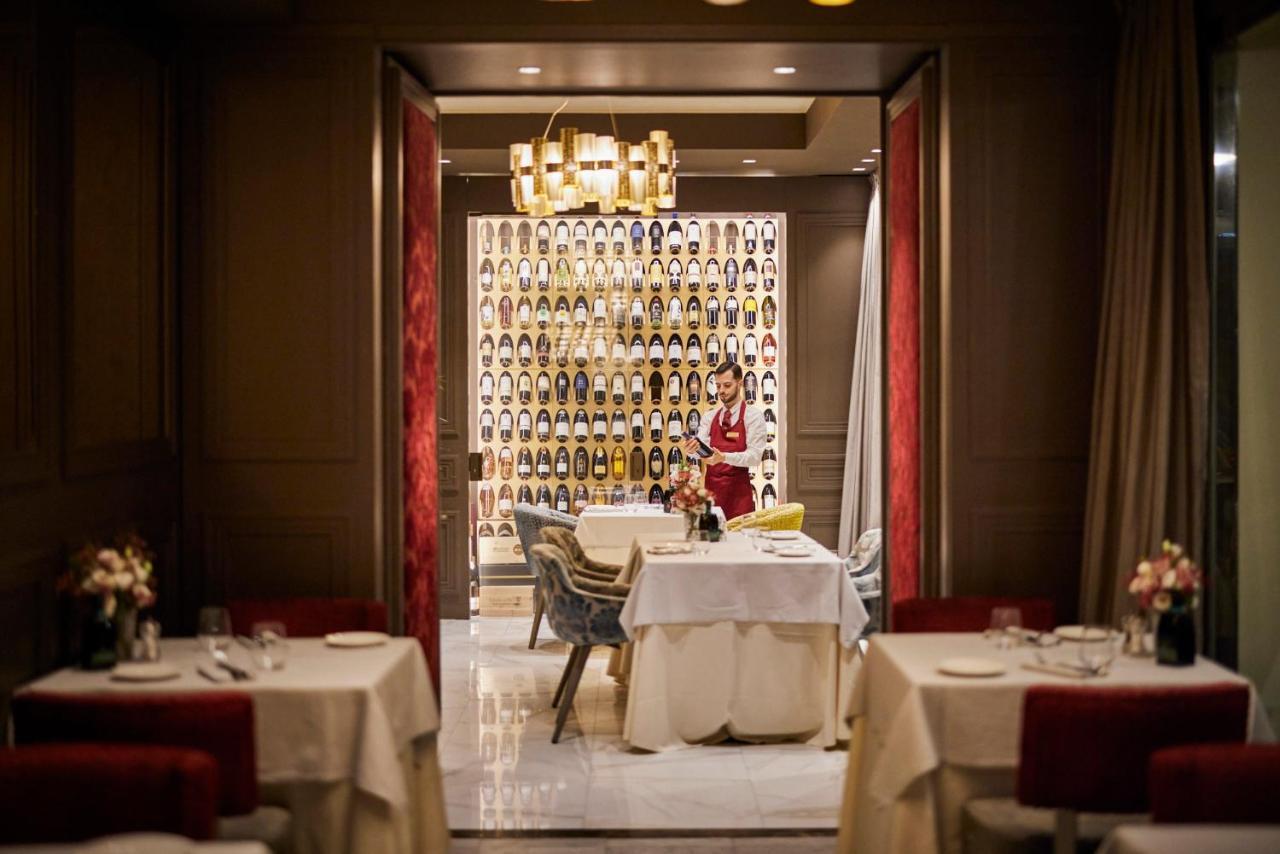 Palazzo Doglio Hotell Cagliari Exteriör bild Restaurant "La Table d'Or"