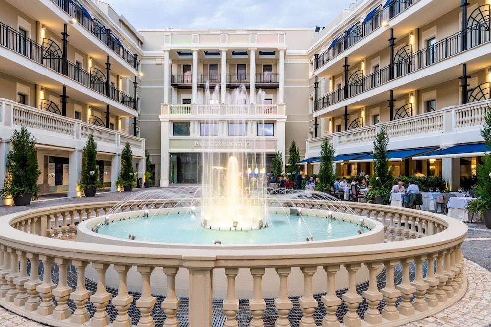Palazzo Doglio Hotell Cagliari Exteriör bild The Fontainebleau Hotel